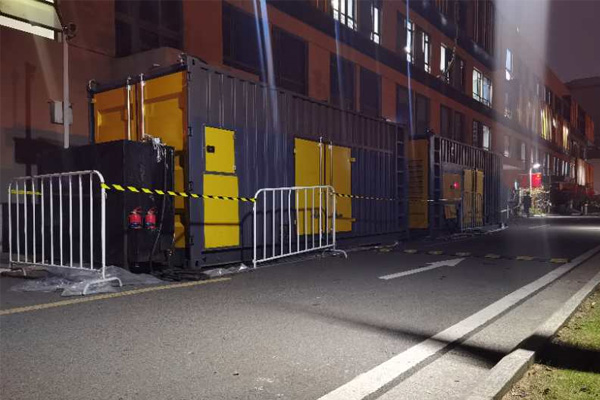 韶关柴油发电机组的输出电压是如何调节的？